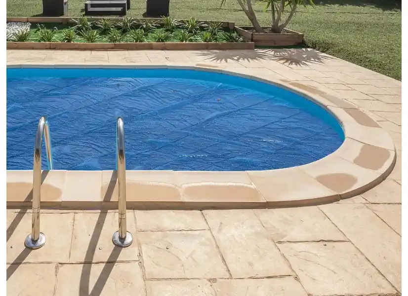 Bâche à bulles pour piscine enterrée ovale - Gré