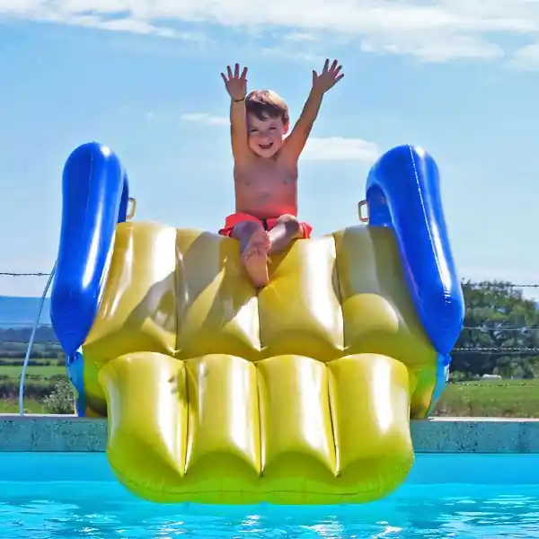 Toboggan géant piscine
