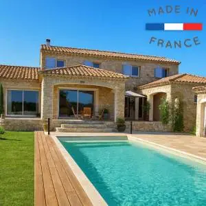 Piscine coque + esc Banquette Les Menuires
