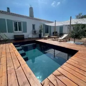 Piscine coque polyester de couleur Noir
