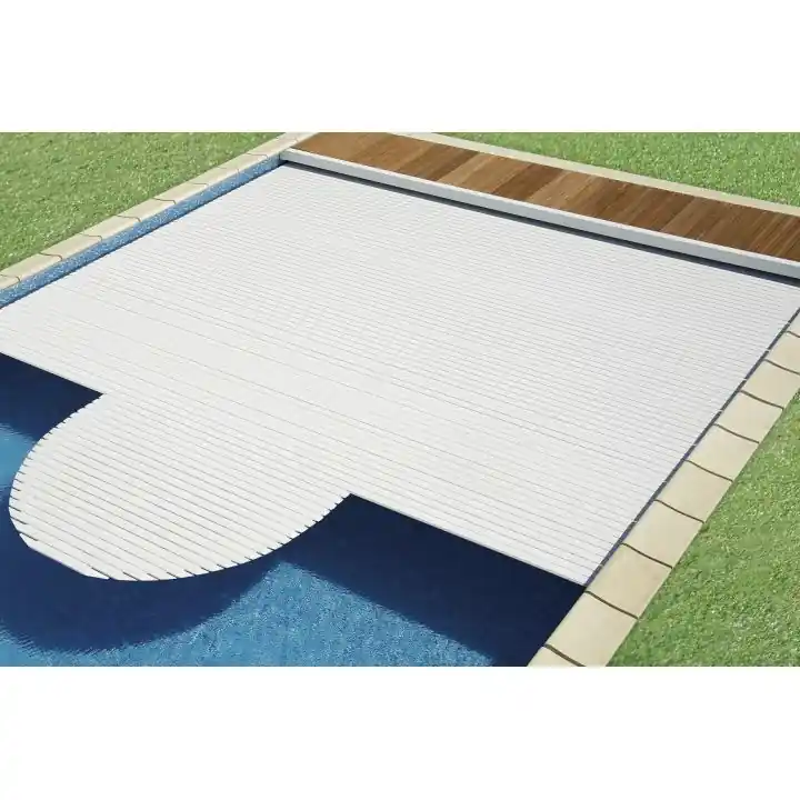 Volet immergé piscine moteur dans l‘axe Roussillon II